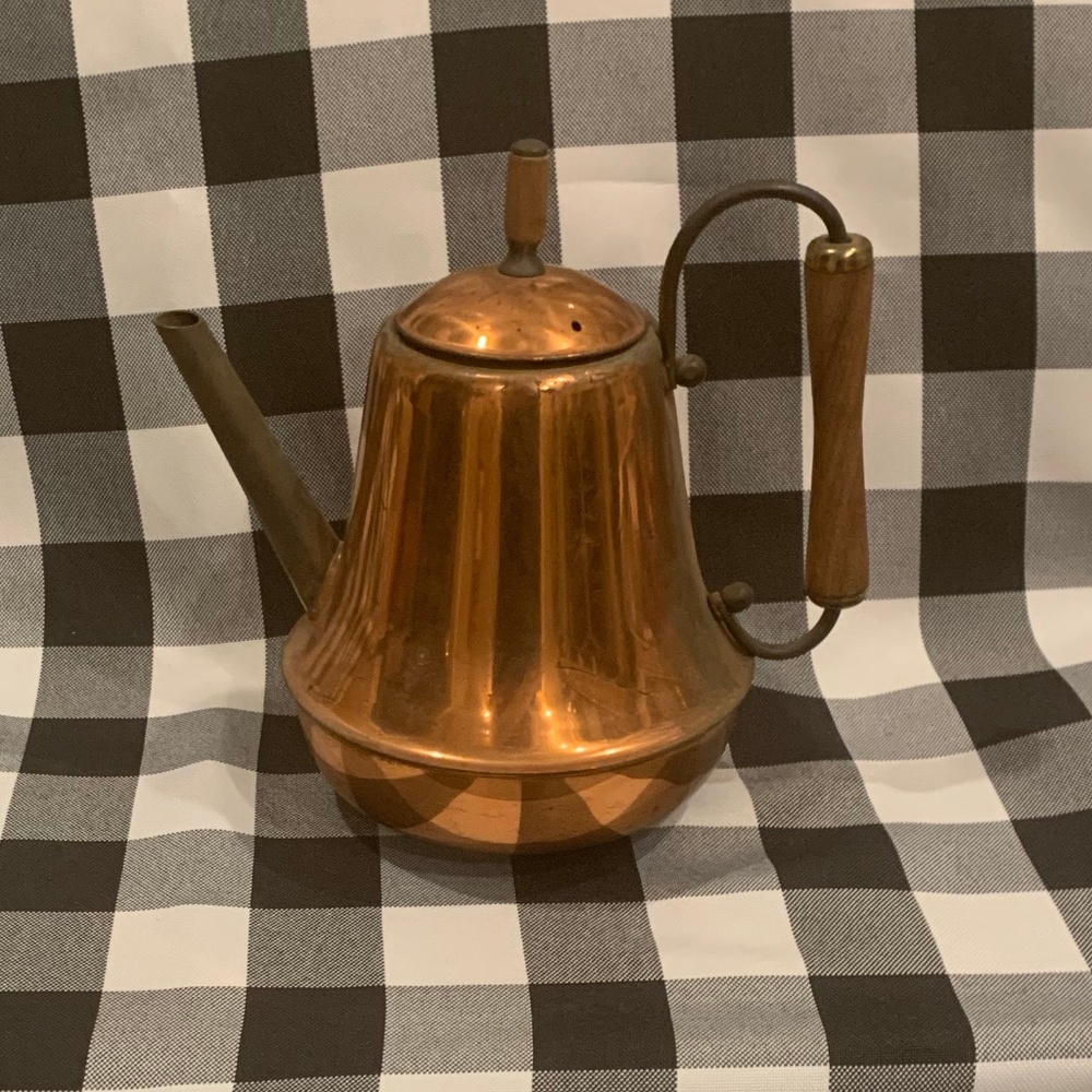 Vintage ---DESIGN TREND--COTTAGE CORE copper tea kettle, no dents--$30-FIRM